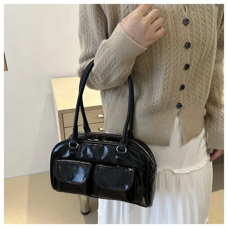 Light Luxury Retro Commuting Bag 2024 — feature 22