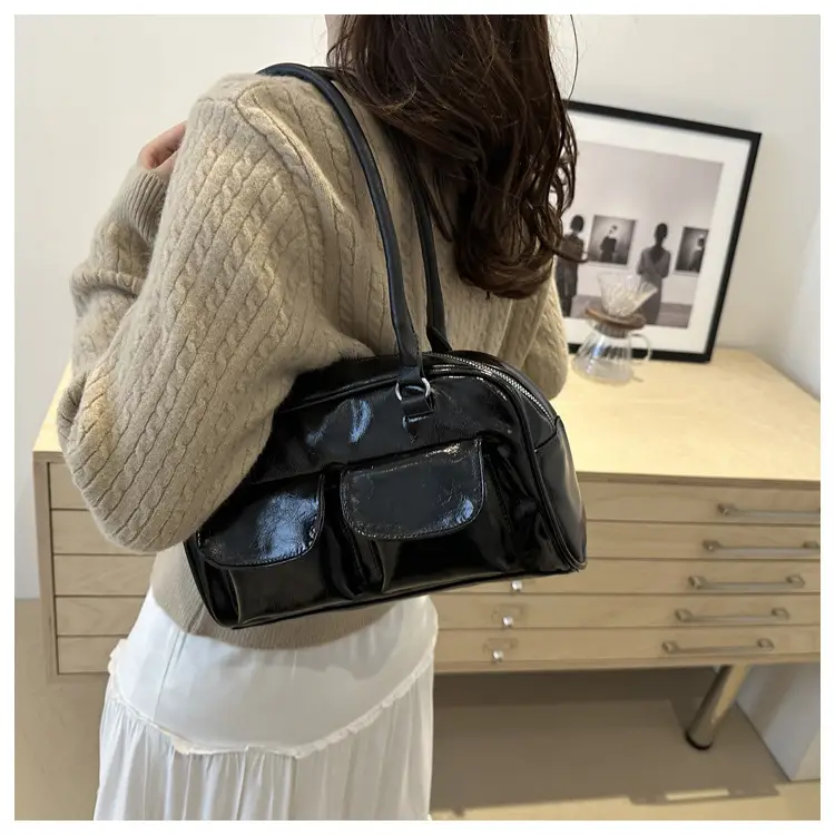 Light Luxury Retro Commuting Bag 2024 — feature 24