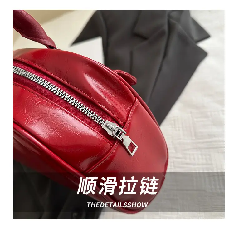 Light Luxury Retro Commuting Bag 2024 — feature 7