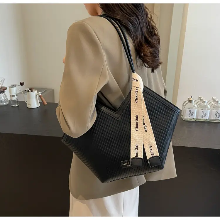 Women's Brown Underarm Bag Large Capacity 2024 — feature 11
