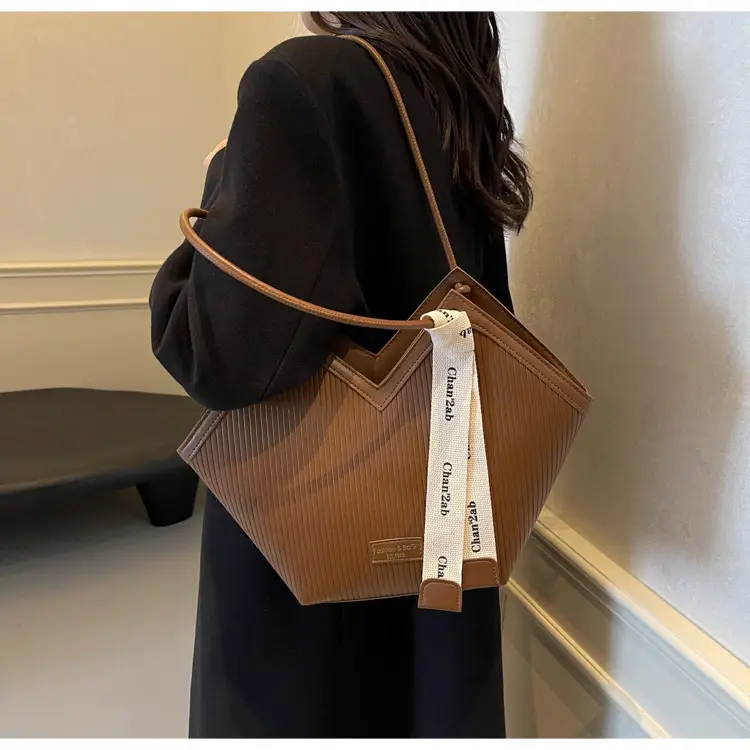 Women's Brown Underarm Bag Large Capacity 2024 — feature 16