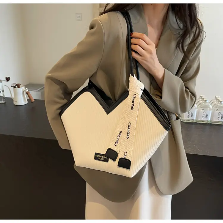 Women's Brown Underarm Bag Large Capacity 2024 — feature 18