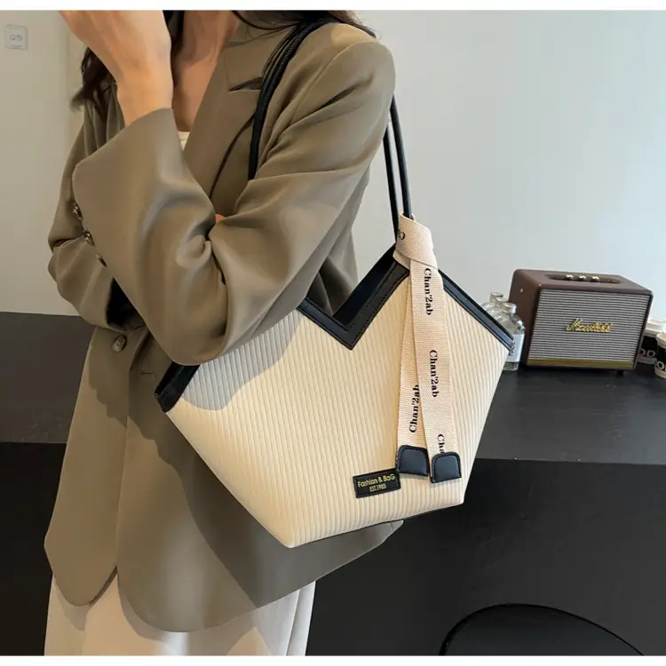 Women's Brown Underarm Bag Large Capacity 2024 — feature 20