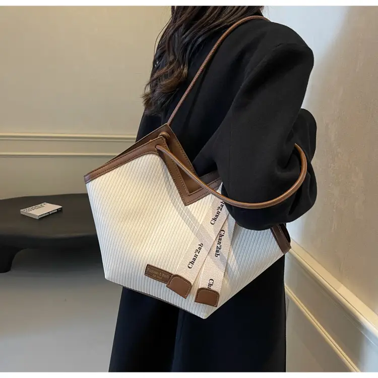 Women's Brown Underarm Bag Large Capacity 2024 — feature 23