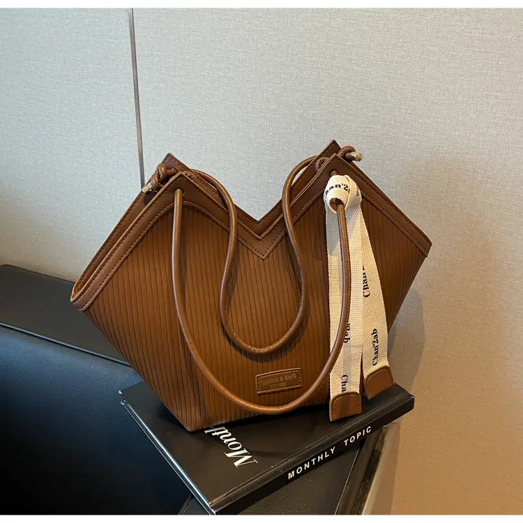 Women's Brown Underarm Bag Large Capacity 2024 — feature 28