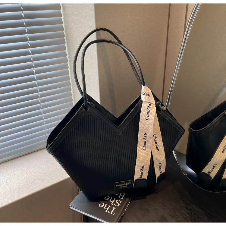 Women's Brown Underarm Bag Large Capacity 2024 — feature 31