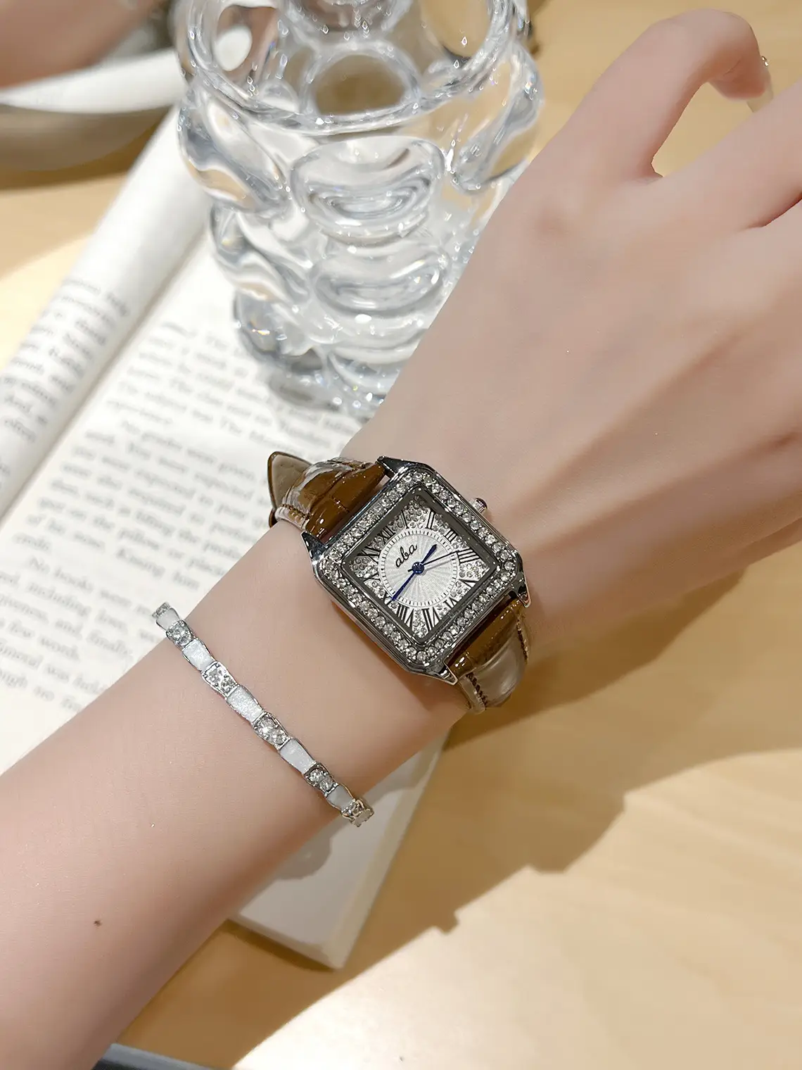 Women's Diamond Band Quartz Watch with Hot Cheetah Belt — feature 6
