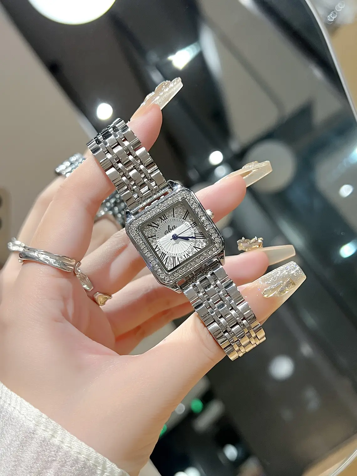 Women's Diamond Band Quartz Watch with Hot Cheetah Belt - Image 4
