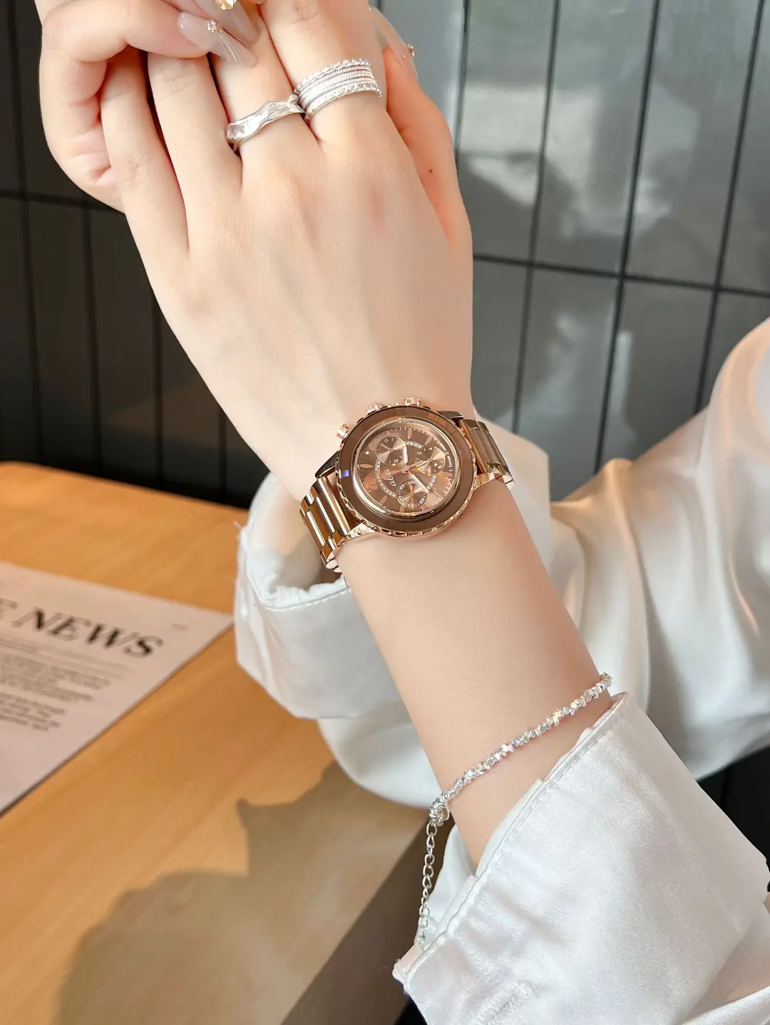 Time beauty ladies temperament fashion Joker quartz watch trend green element leather watch wholesale manufacturers — feature 3