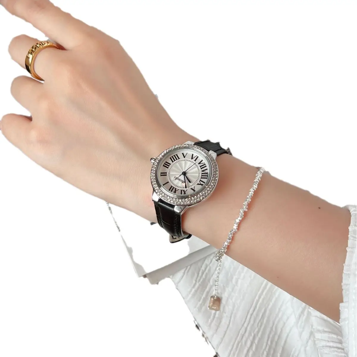 Ladies Quartz Watch Steel Band Roman Scale Retro Design - Image 7