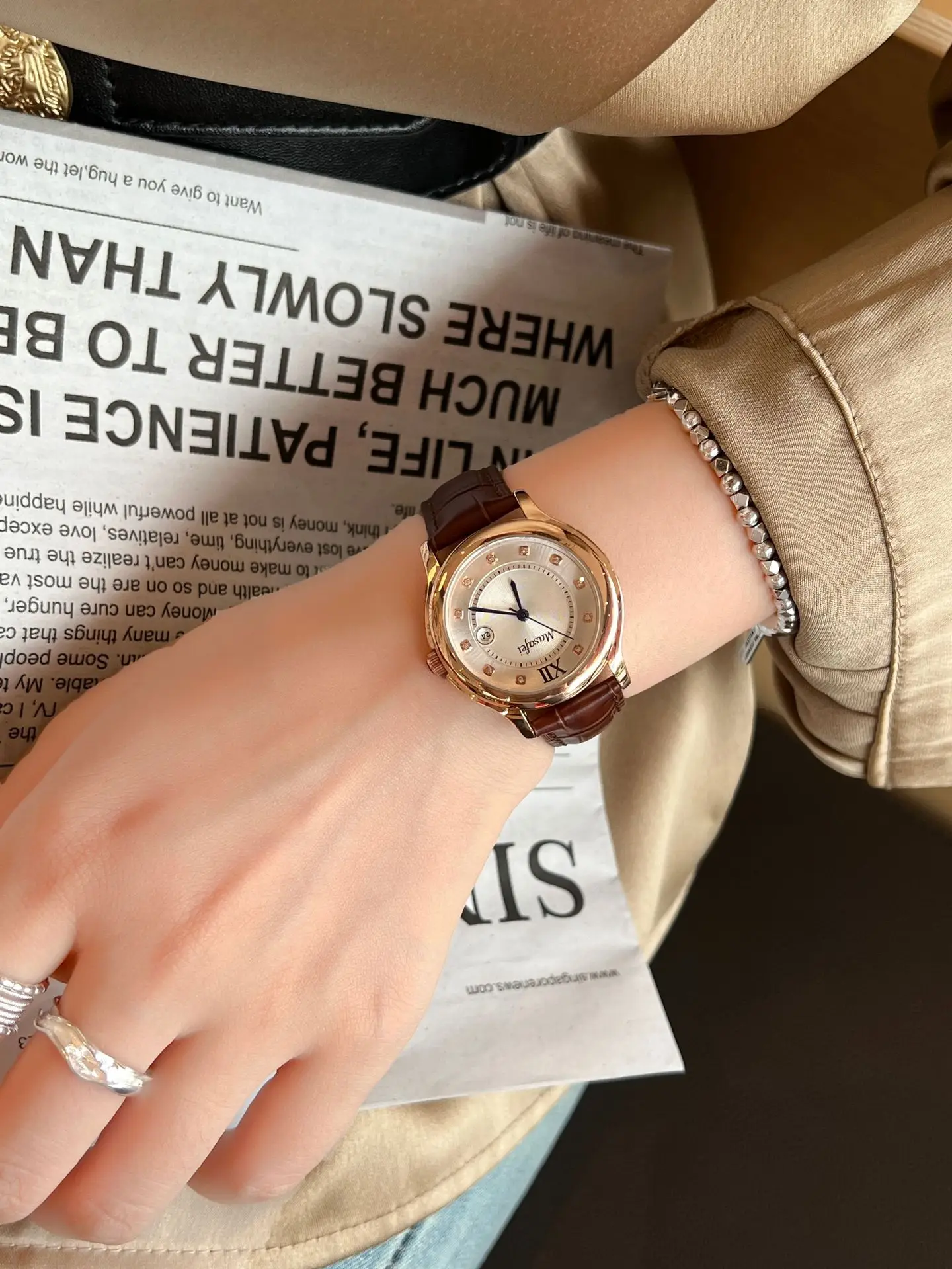 Women's Light Luxury Butterfly Buckle Quartz Watch — feature 4