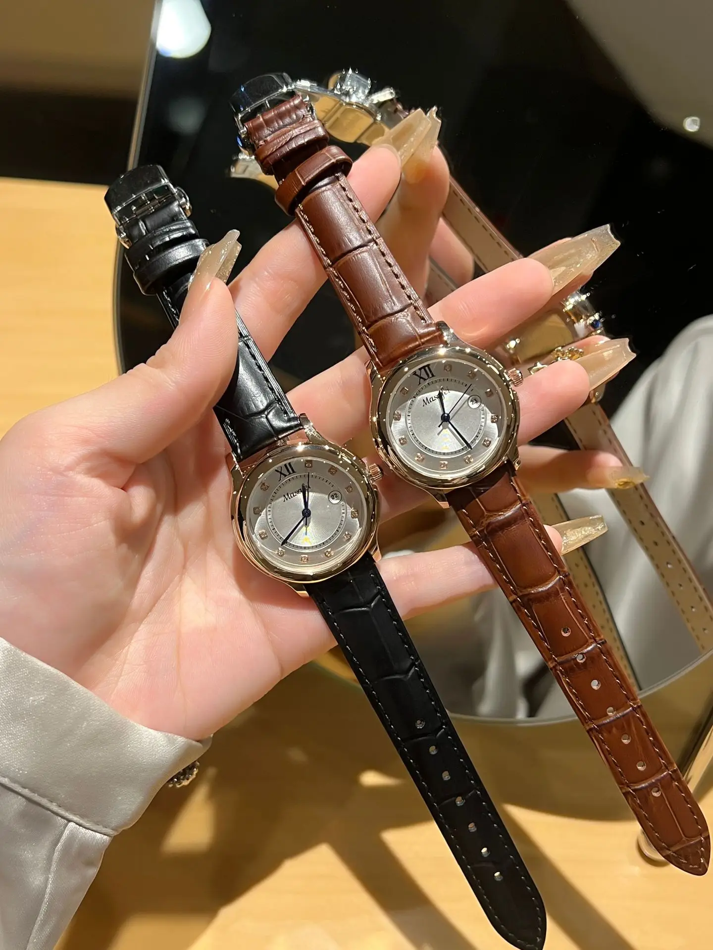 Women's Light Luxury Butterfly Buckle Quartz Watch — feature 7