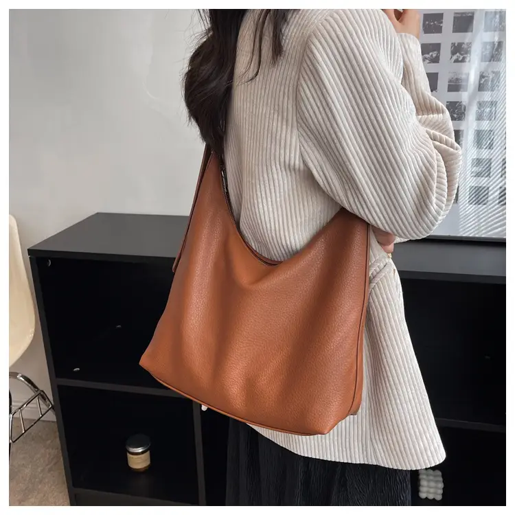 Women's Large Capacity Brown Shoulder Bag 2024 — feature 15