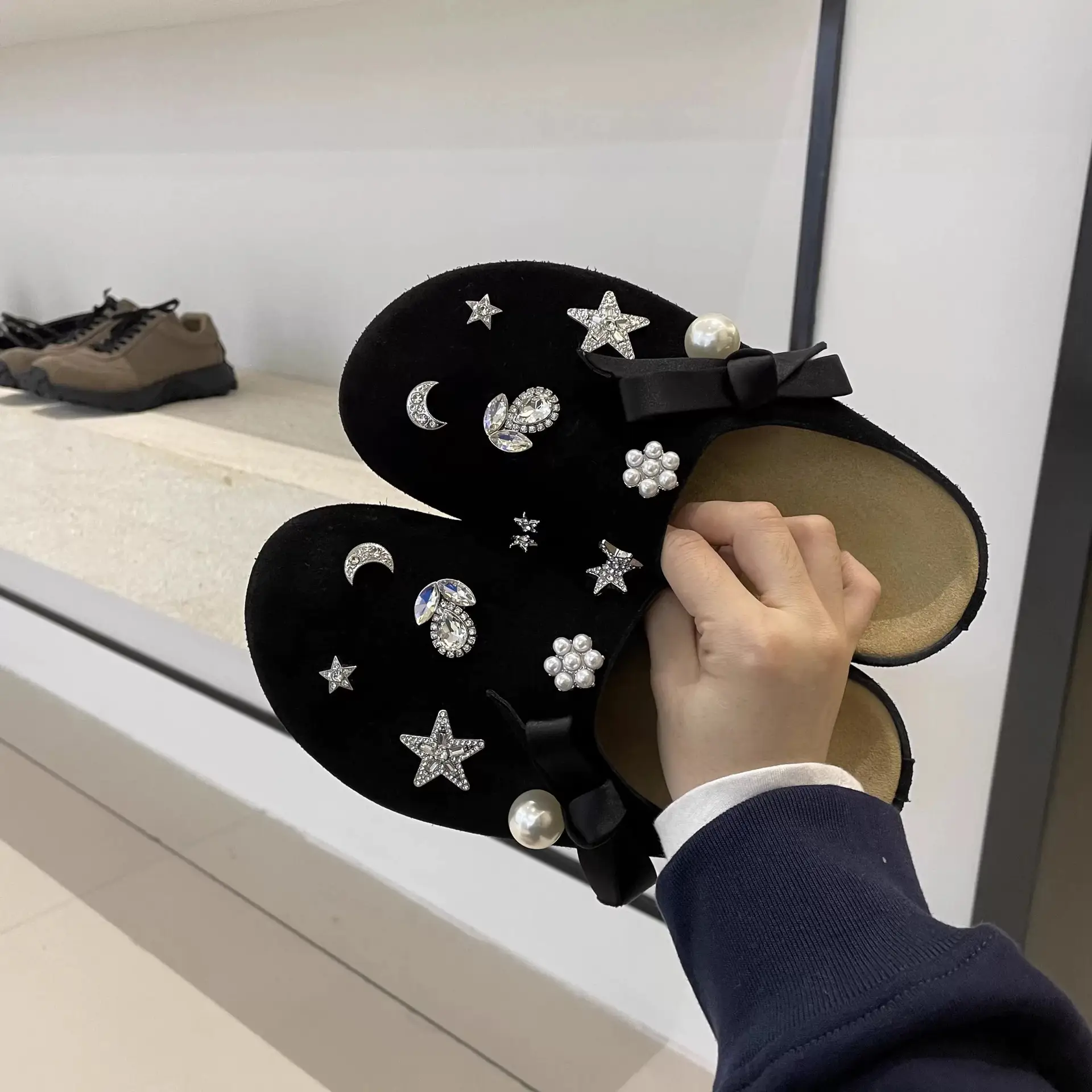 Korean Style Rhinestone Bow Slippers Black 2024 — feature 5