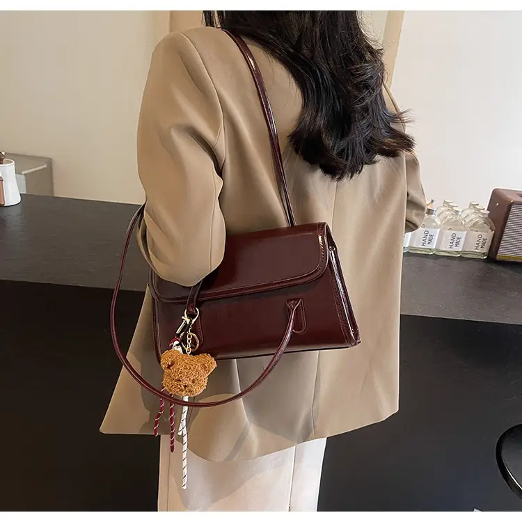 Black Retro Textured Shoulder Bag for Women 2025 — feature 15