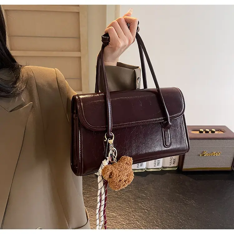 Black Retro Textured Shoulder Bag for Women 2025 — feature 17
