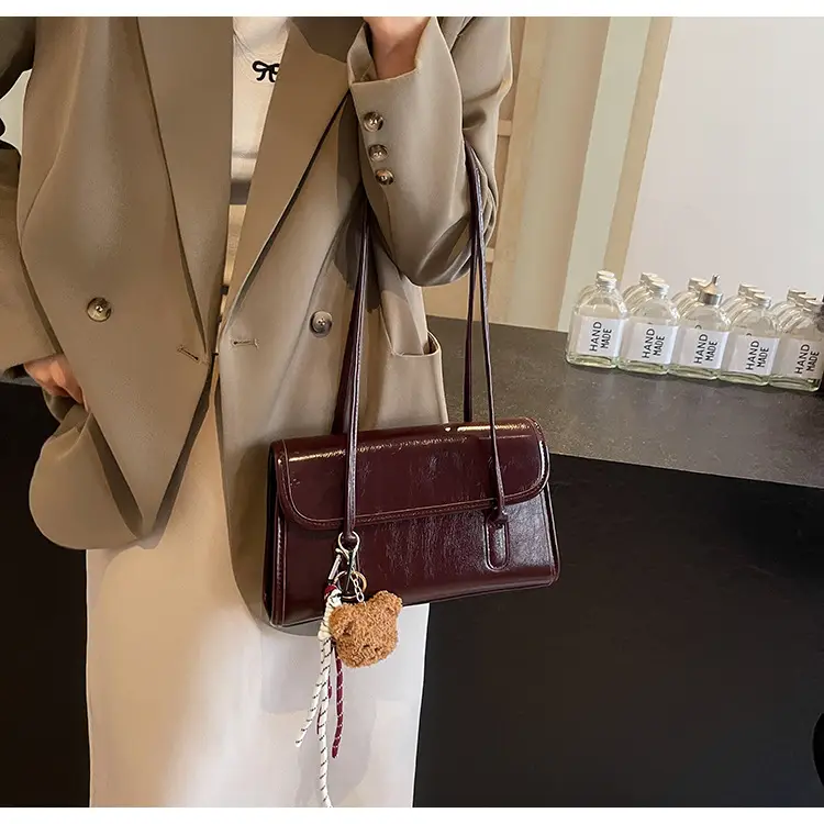 Black Retro Textured Shoulder Bag for Women 2025 — feature 18