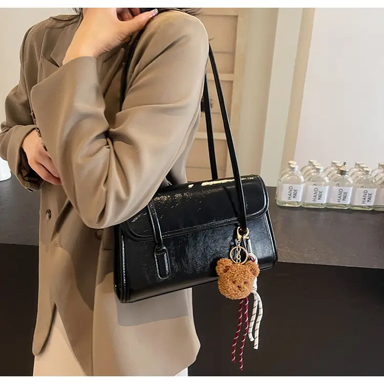Black Retro Textured Shoulder Bag for Women 2025 — feature 19