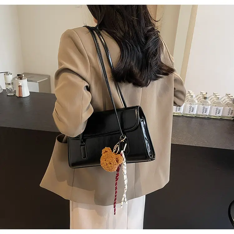 Black Retro Textured Shoulder Bag for Women 2025 — feature 23