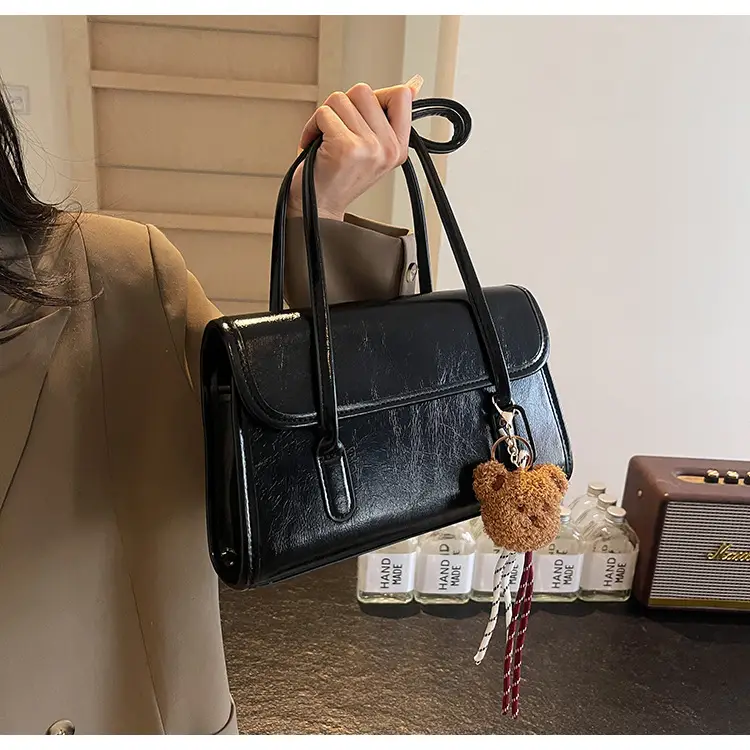 Black Retro Textured Shoulder Bag for Women 2025 — feature 24
