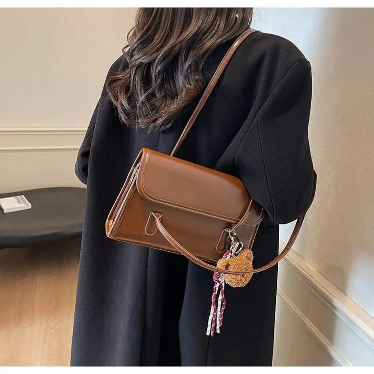 Black Retro Textured Shoulder Bag for Women 2025 — feature 32