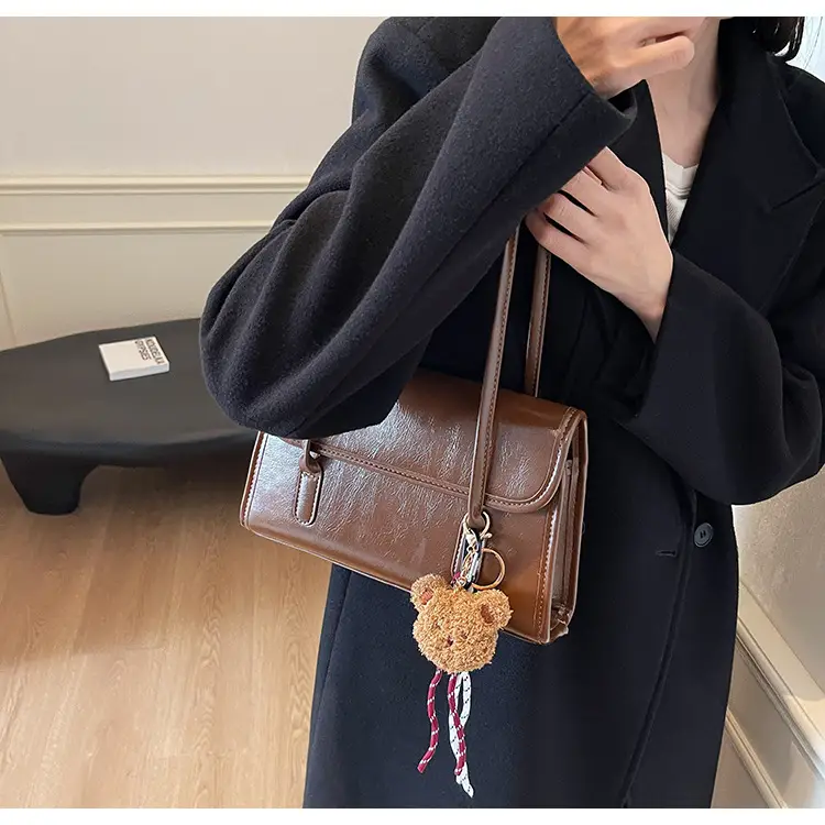 Black Retro Textured Shoulder Bag for Women 2025 — feature 39
