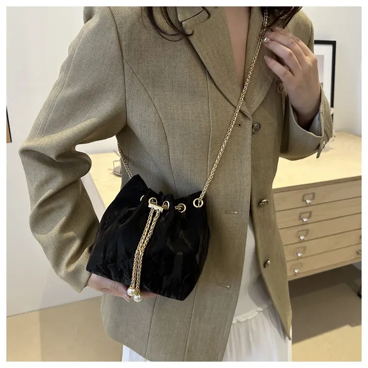 Korean Style Silver Chain Crossbody Bag 2024