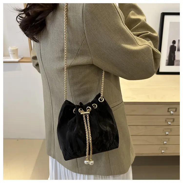 Korean Style Silver Chain Crossbody Bag 2024 — feature 17