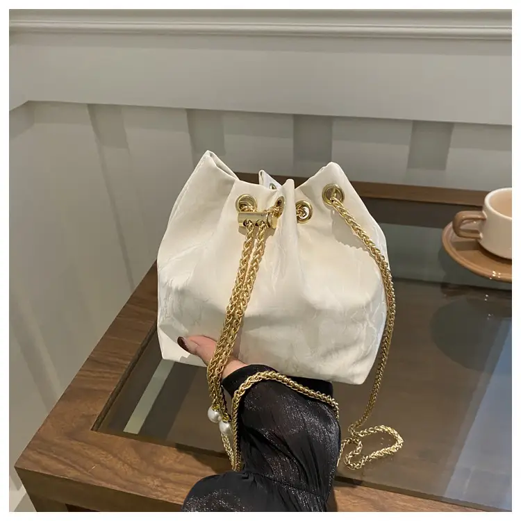 Korean Style Silver Chain Crossbody Bag 2024