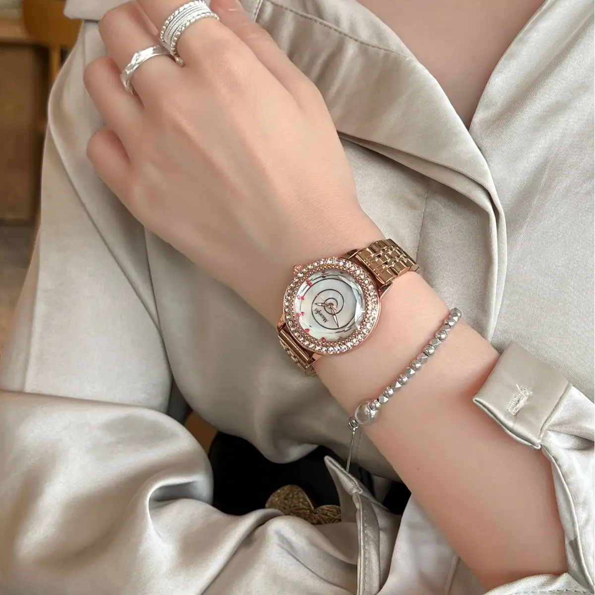 Women's Ferris Wheel Watch Red Leather Quartz Watch Set — feature 4