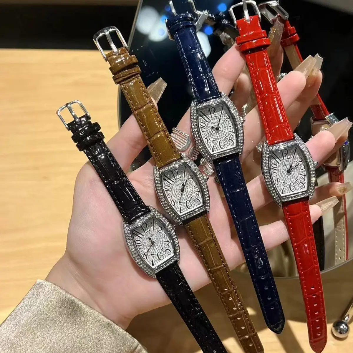 Retro Wine Barrel Quartz Watch with Rhinestones - Image 8