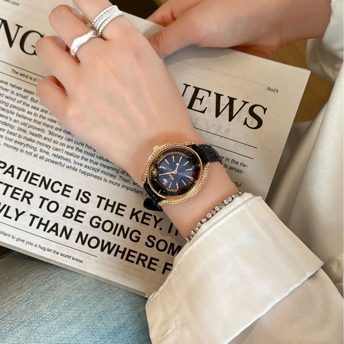 Women's Diamond Waterproof Quartz Watch for Gift — feature 6