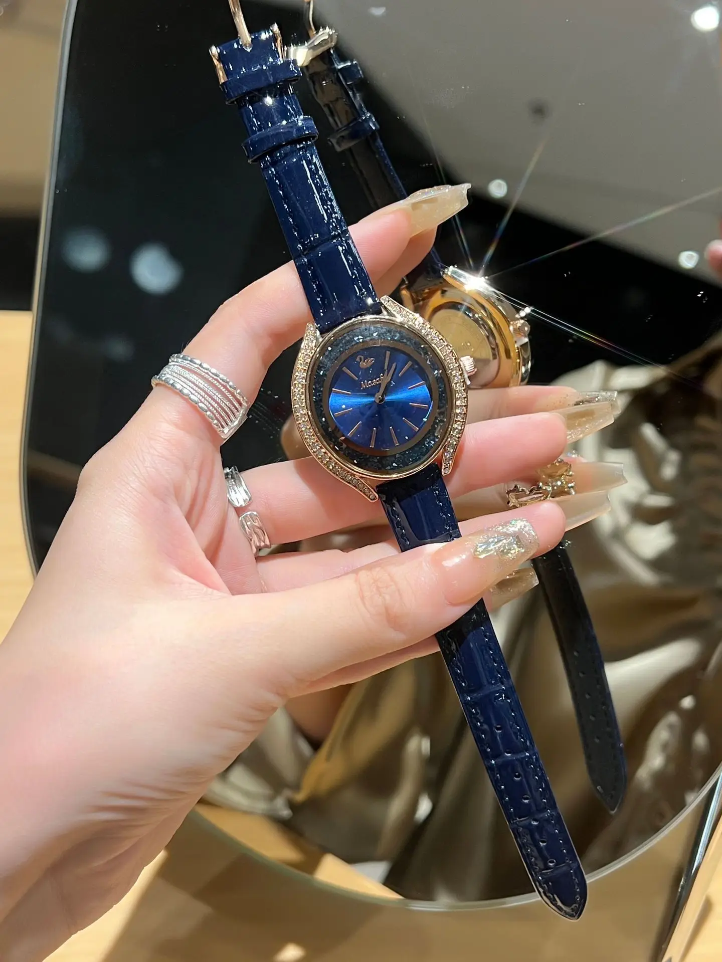 Women's Diamond Waterproof Quartz Watch for Gift - Image 2