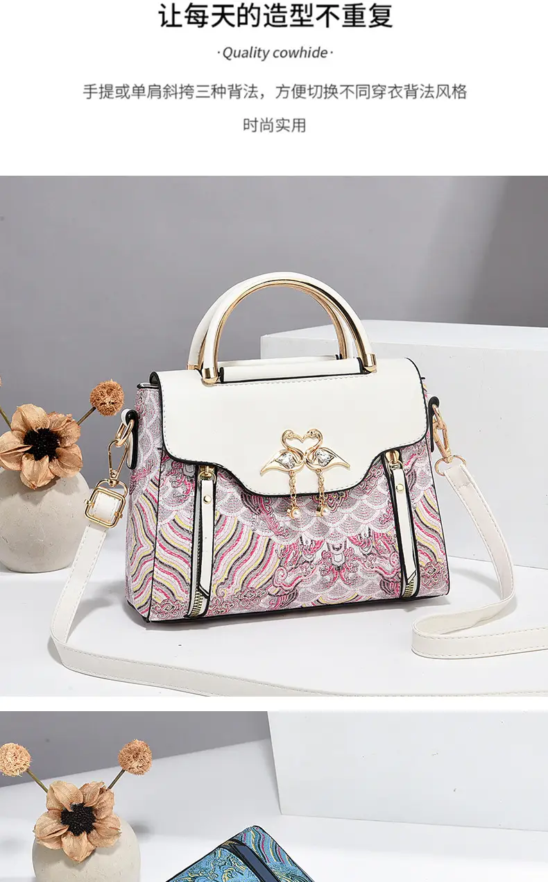 Luxury Black Floral Women's Shoulder Bag with Gold Clasp — feature 4