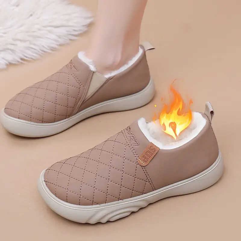 Old Beijing Cloth Shoes Women's Winter Cotton Wool Shoes Non-slip Thick Sole Slip-on Mom's Cotton Boots fleece-lined Thickened Warm Shoes