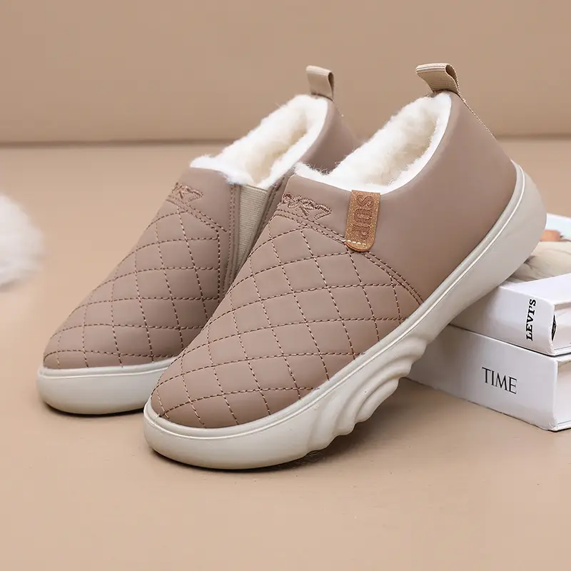 Old Beijing Cloth Shoes Women's Winter Cotton Wool Shoes Non-slip Thick Sole Slip-on Mom's Cotton Boots fleece-lined Thickened Warm Shoes