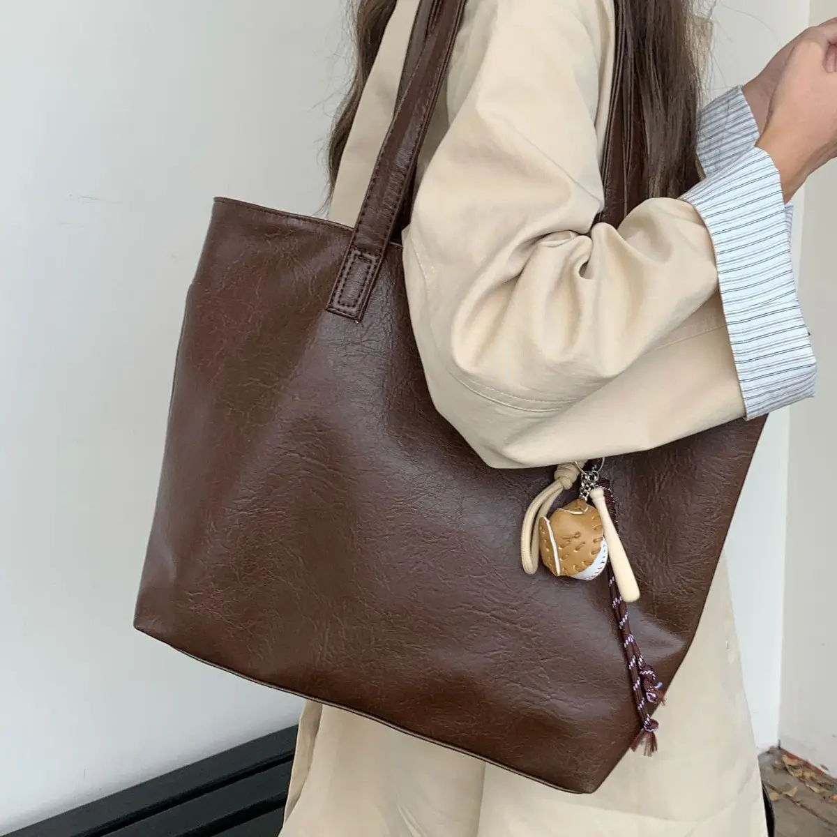Black Leather Shoulder Bag for Women 2024 - Image 3