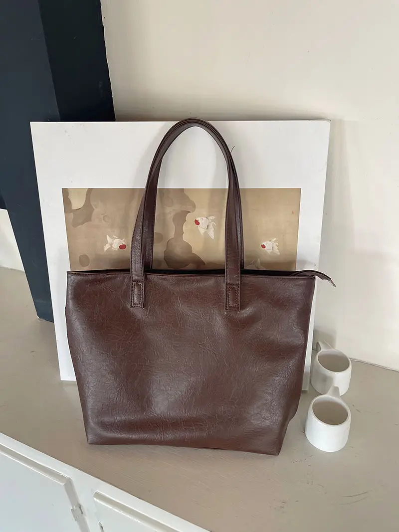 Black Leather Shoulder Bag for Women 2024 — feature 1