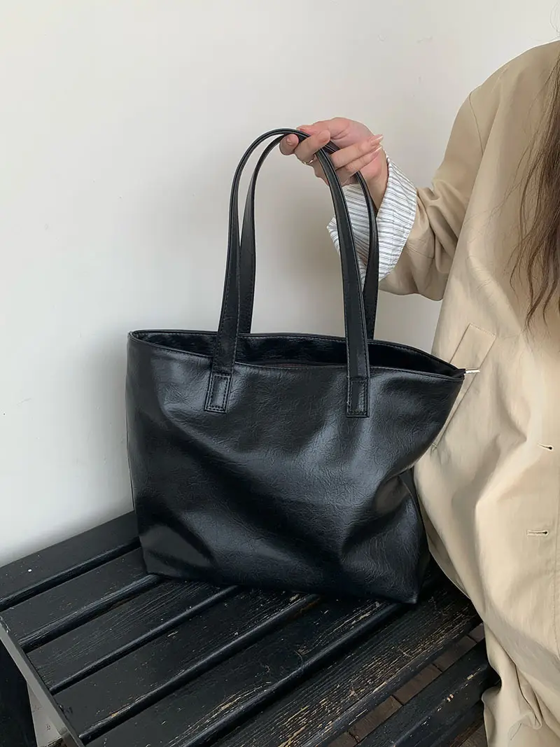 Black Leather Shoulder Bag for Women 2024 — feature 11
