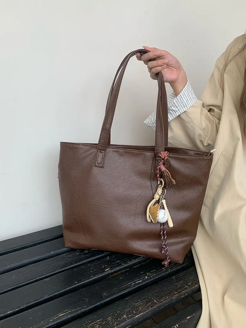 Black Leather Shoulder Bag for Women 2024 — feature 2