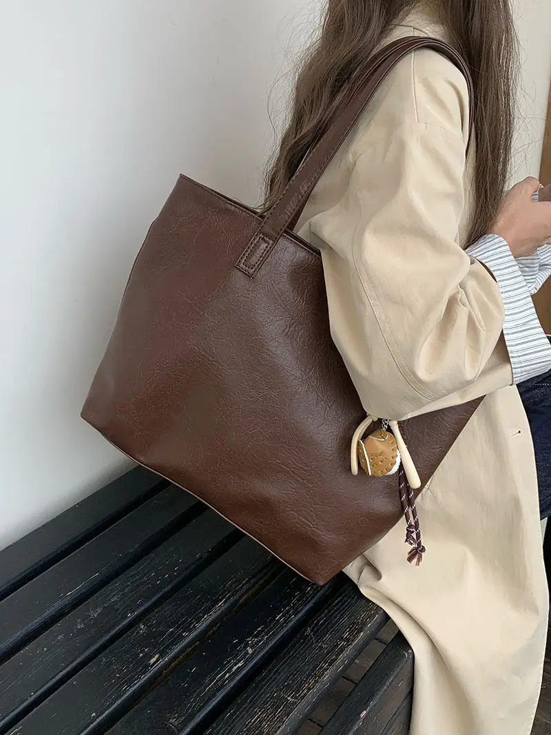 Black Leather Shoulder Bag for Women 2024 — feature 3