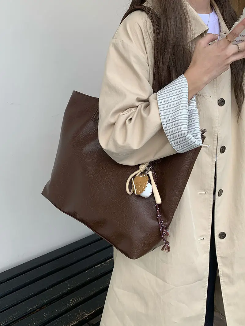 Black Leather Shoulder Bag for Women 2024 — feature 6
