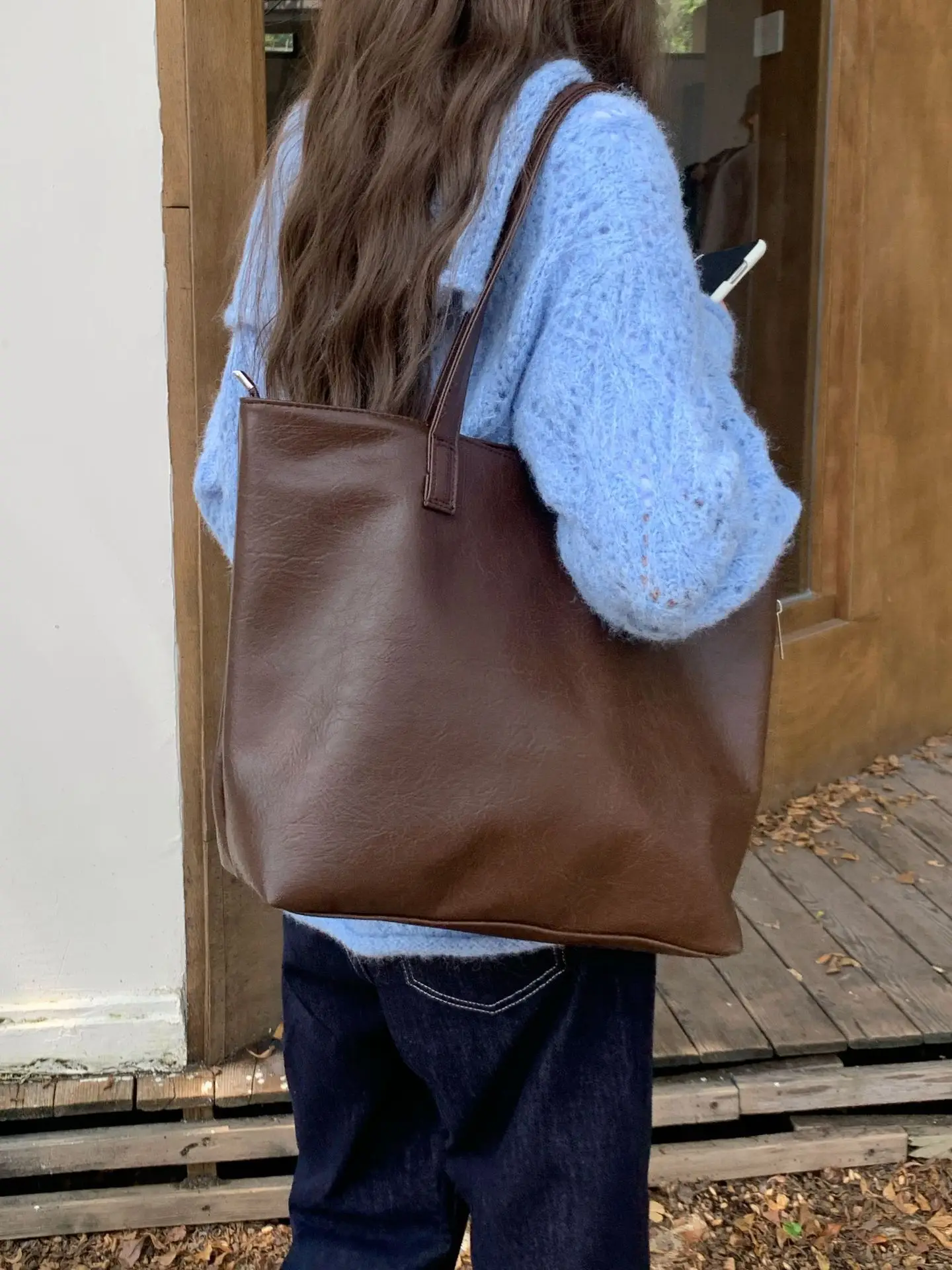 Black Leather Shoulder Bag for Women 2024 — feature 8