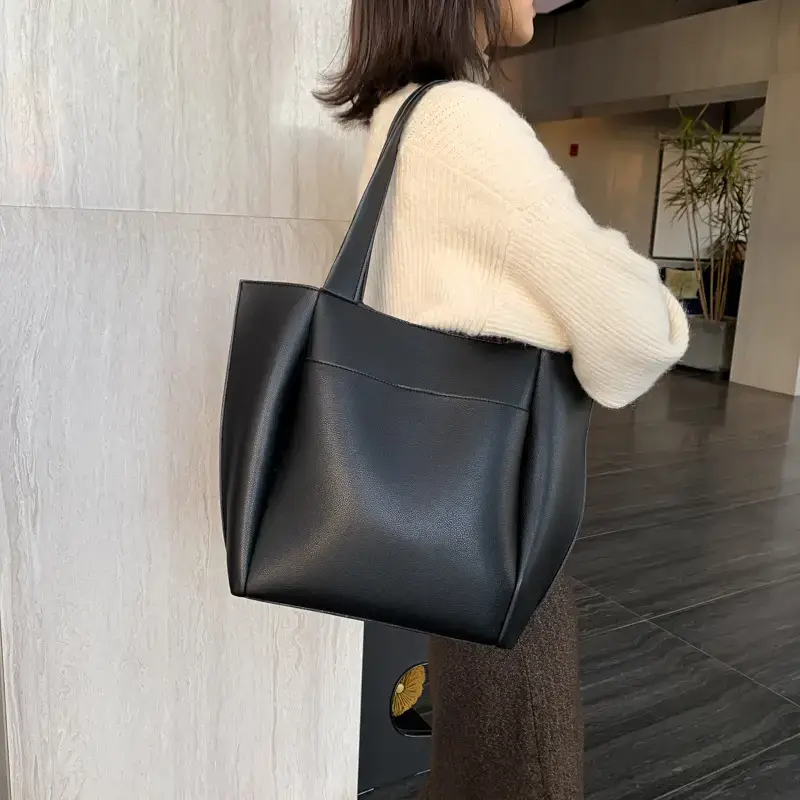 Black Large Capacity PU Shoulder Bag for Women - Image 4