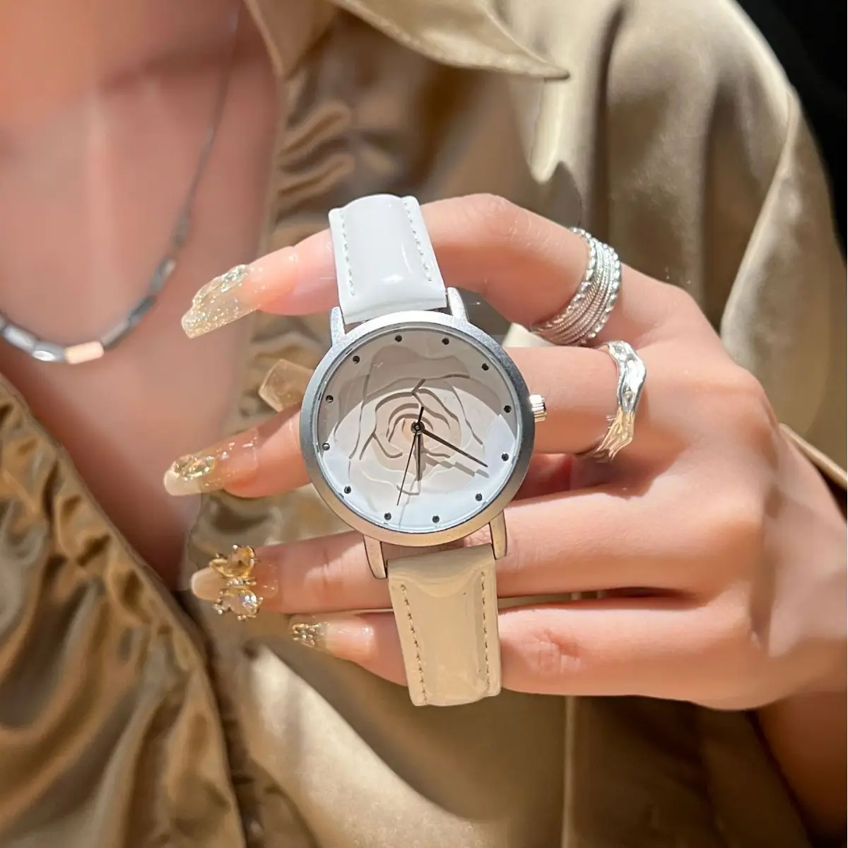 Women's Alloy Watch with Pistil Dial White Beige Strap