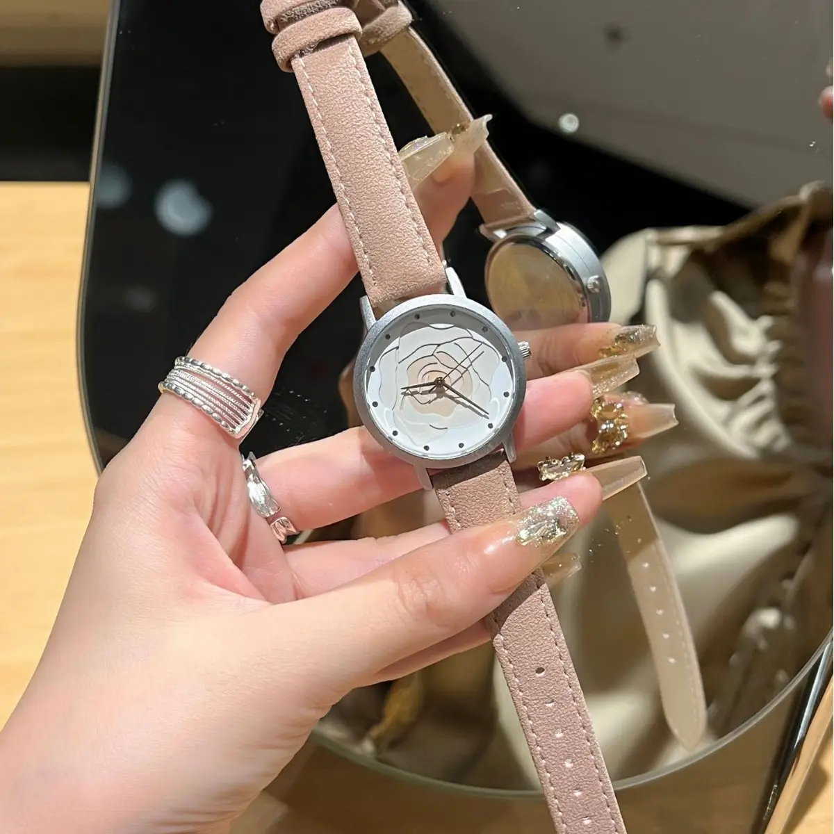 Women's Alloy Watch with Pistil Dial White Beige Strap