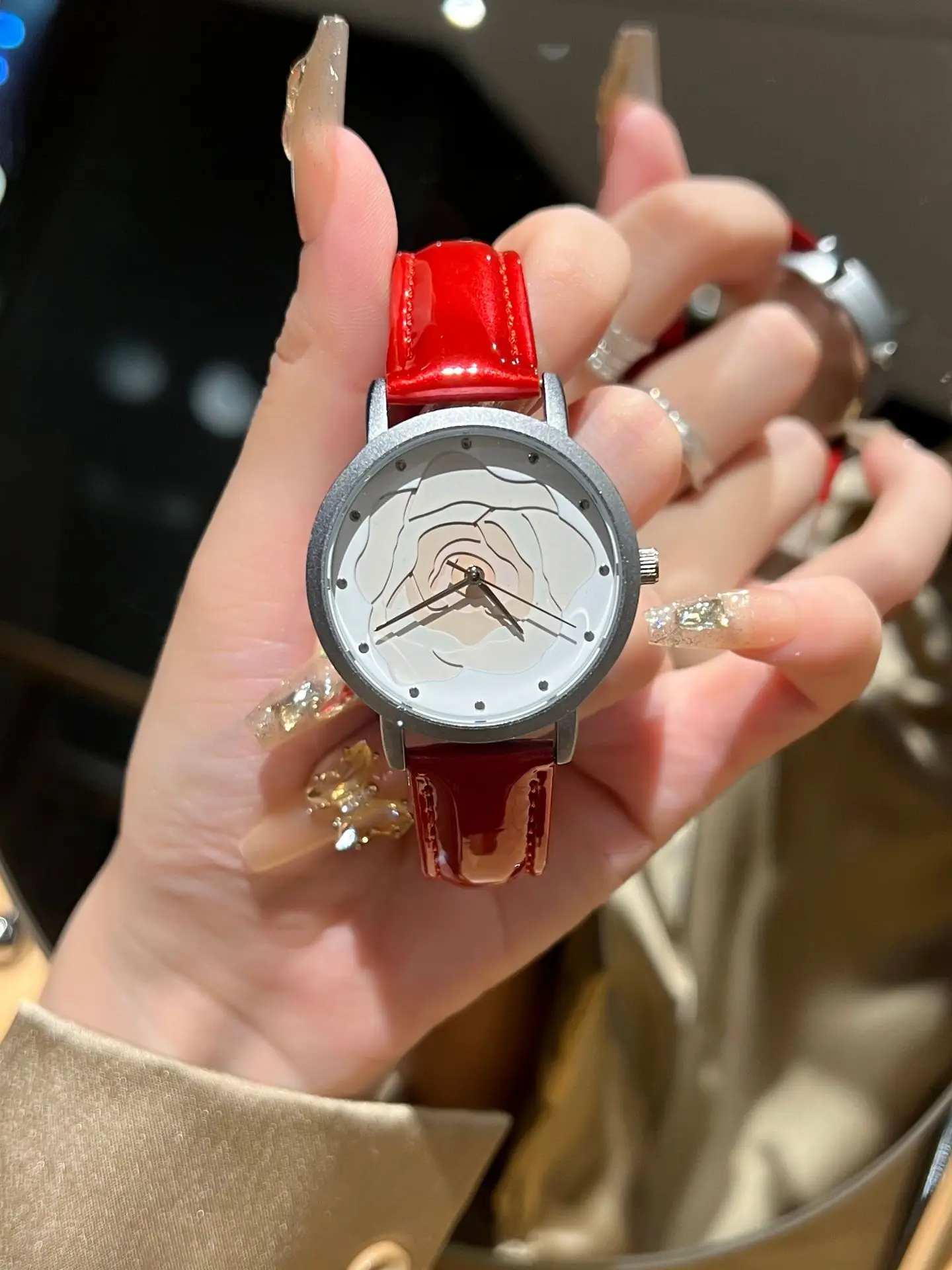 Women's Alloy Watch with Pistil Dial White Beige Strap