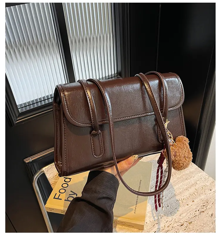 Vintage Women's Shoulder Bag Brown 2024 — feature 1