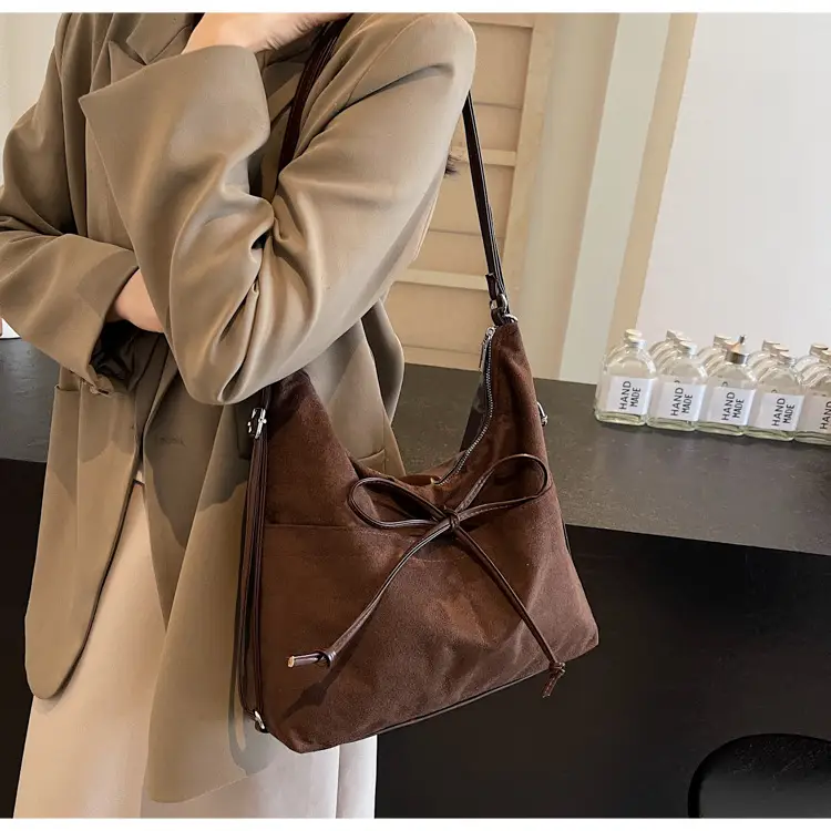 Women's Red Velvet Shoulder Bag 2024 Multi-use Vacation Bag — feature 17