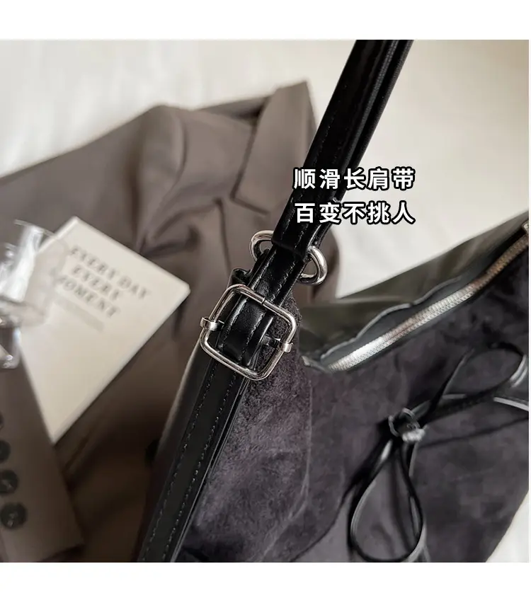 Women's Red Velvet Shoulder Bag 2024 Multi-use Vacation Bag — feature 4